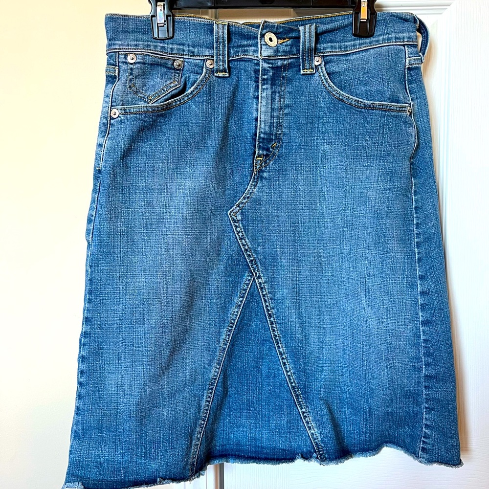 Levi’s Women’s denim five pocket skirt size 10